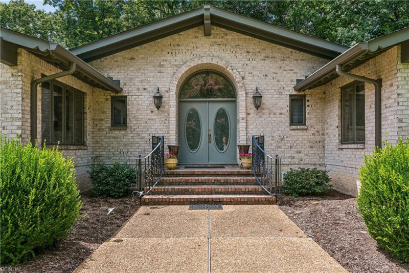 Photo 3 of 34 residential for sale in James City County virginia