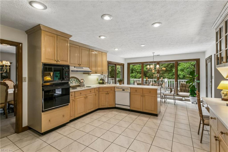 Photo 9 of 34 residential for sale in James City County virginia