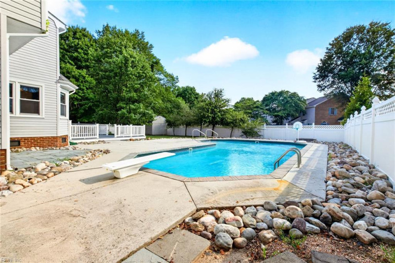 Photo 13 of 46 residential for sale in Chesapeake virginia