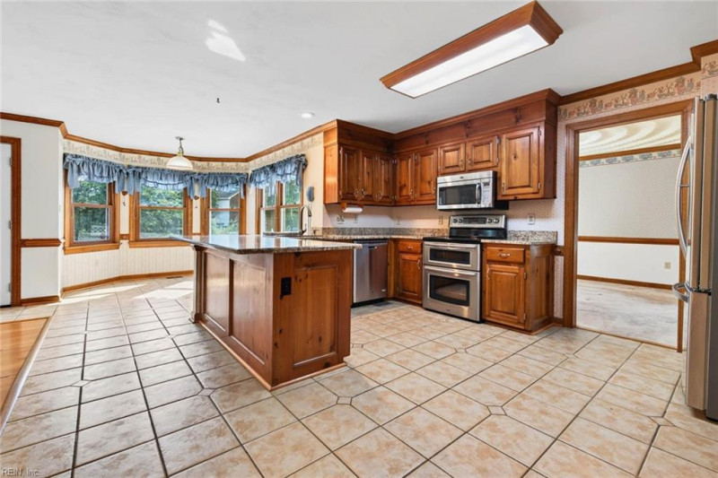 Photo 15 of 46 residential for sale in Chesapeake virginia