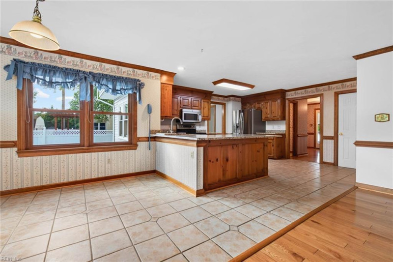 Photo 16 of 46 residential for sale in Chesapeake virginia