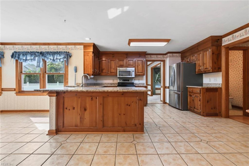 Photo 17 of 46 residential for sale in Chesapeake virginia