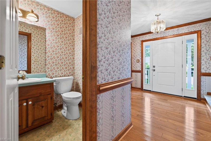 Photo 20 of 46 residential for sale in Chesapeake virginia