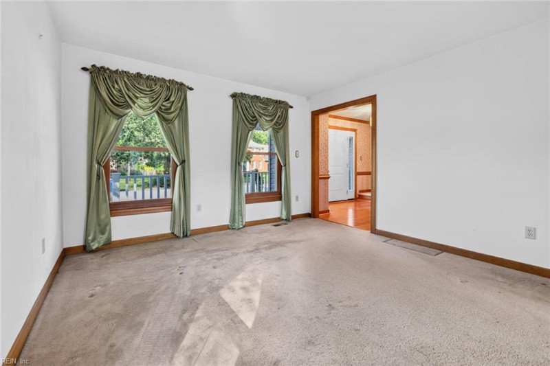 Photo 25 of 46 residential for sale in Chesapeake virginia
