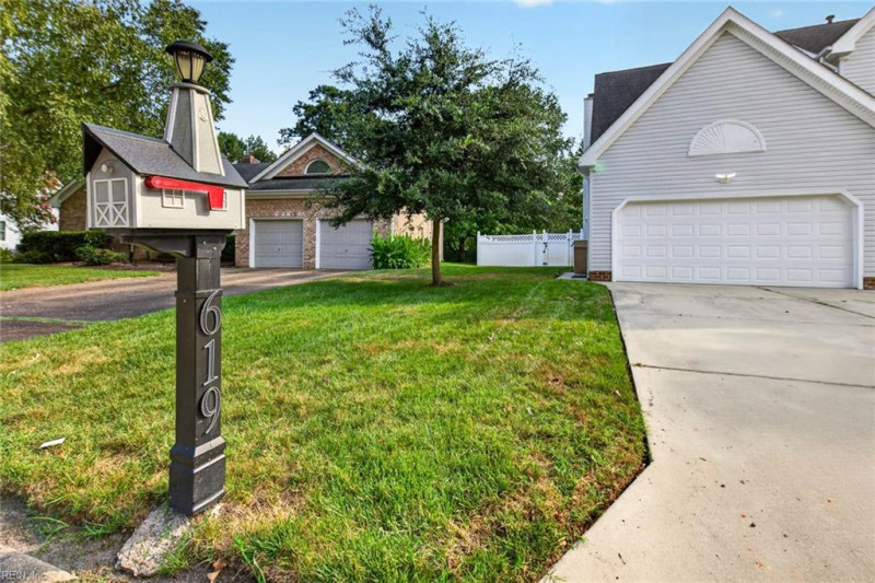 Photo 3 of 46 residential for sale in Chesapeake virginia