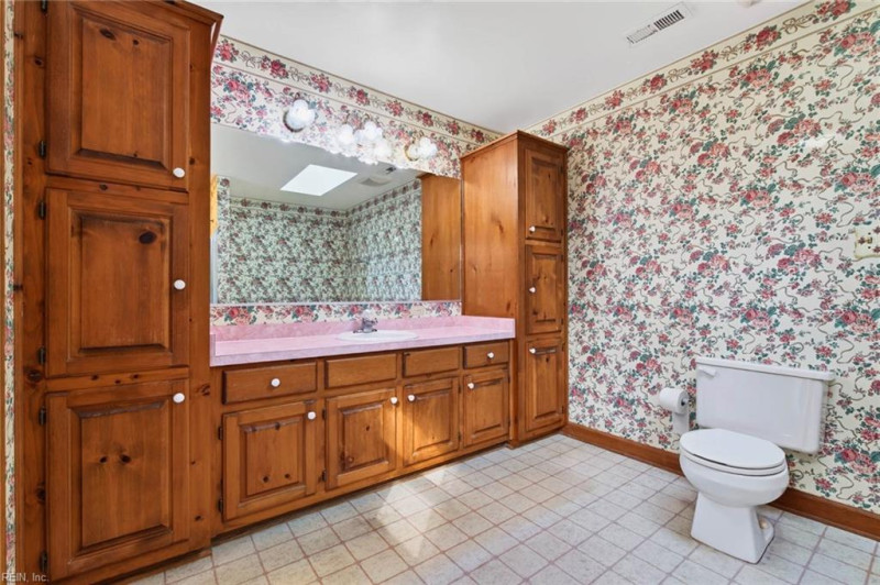 Photo 36 of 46 residential for sale in Chesapeake virginia