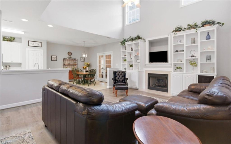 Photo 11 of 46 residential for sale in Chesapeake virginia