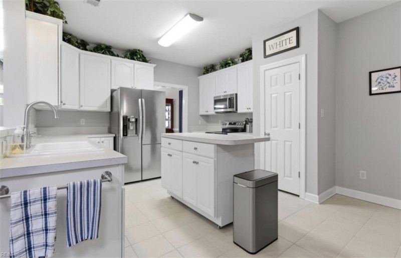 Photo 16 of 46 residential for sale in Chesapeake virginia