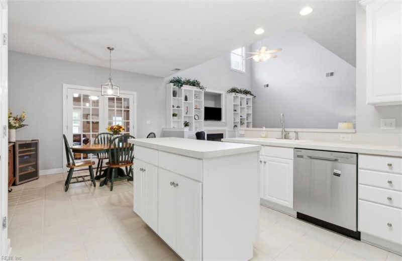 Photo 18 of 46 residential for sale in Chesapeake virginia