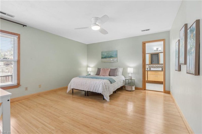 Photo 25 of 47 residential for sale in Chesapeake virginia