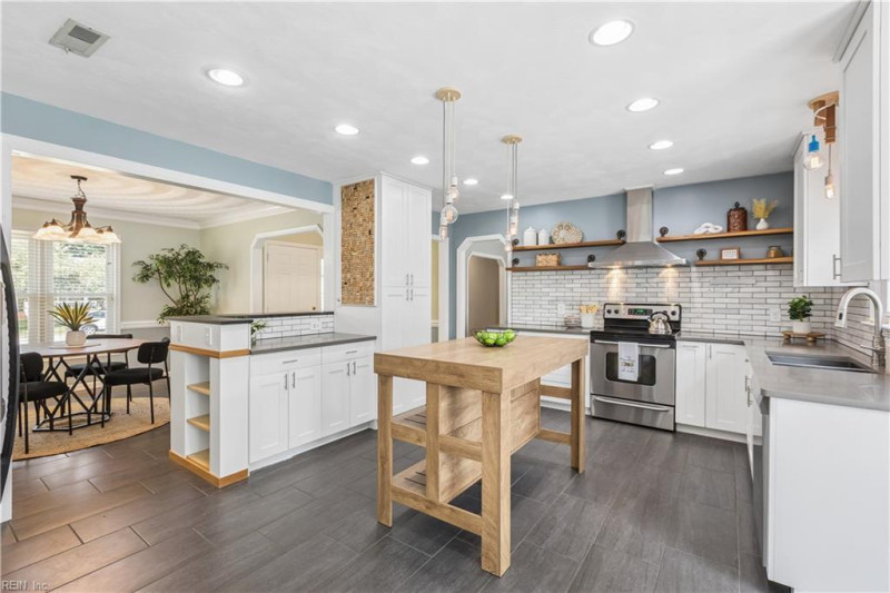 Photo 8 of 47 residential for sale in Chesapeake virginia