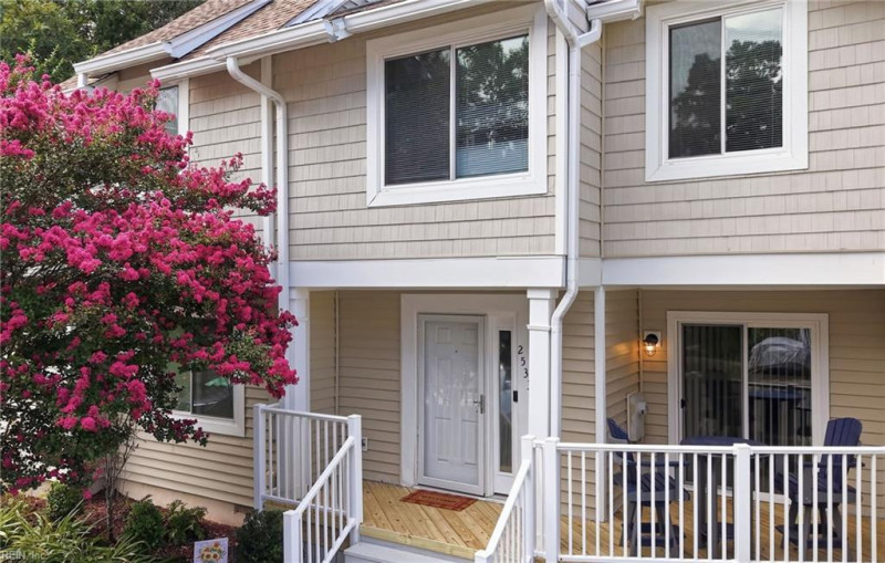 Photo 3 of 41 residential for sale in Virginia Beach virginia