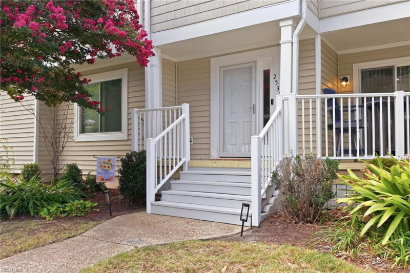 Photo 4 of 41 residential for sale in Virginia Beach virginia