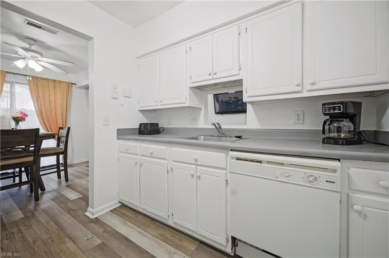 Photo 12 of 31 residential for sale in Newport News virginia