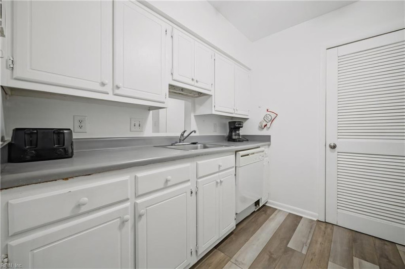 Photo 14 of 31 residential for sale in Newport News virginia