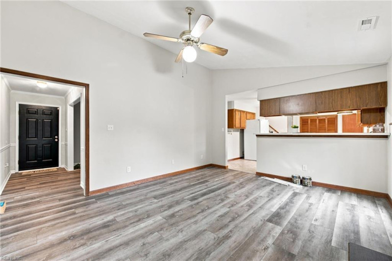 Photo 10 of 40 residential for sale in Chesapeake virginia