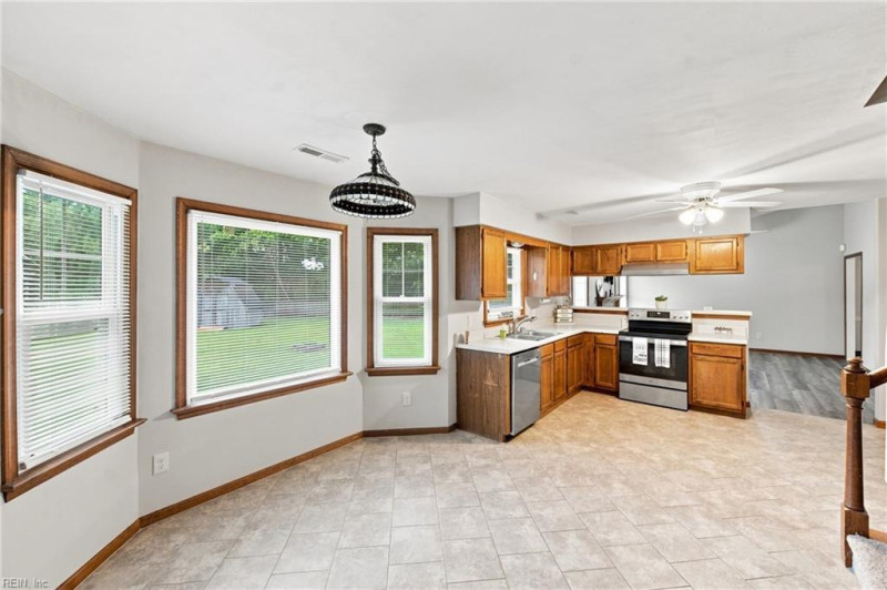 Photo 15 of 40 residential for sale in Chesapeake virginia