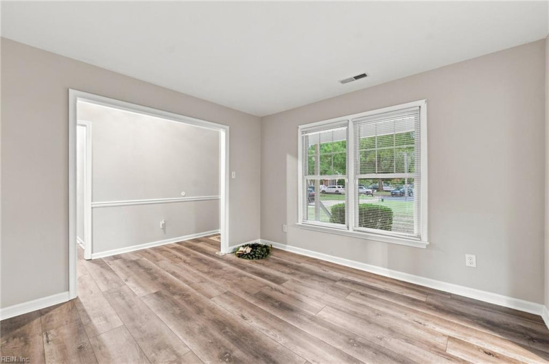Photo 5 of 40 residential for sale in Chesapeake virginia