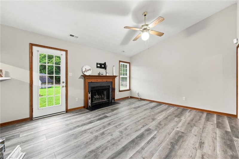 Photo 8 of 40 residential for sale in Chesapeake virginia