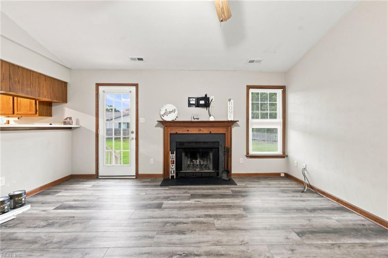 Photo 9 of 40 residential for sale in Chesapeake virginia