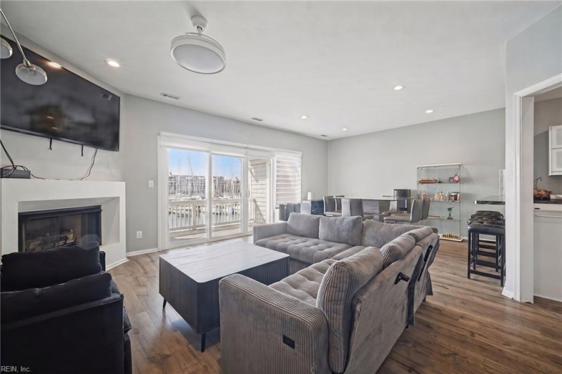 Photo 10 of 49 residential for sale in Norfolk virginia