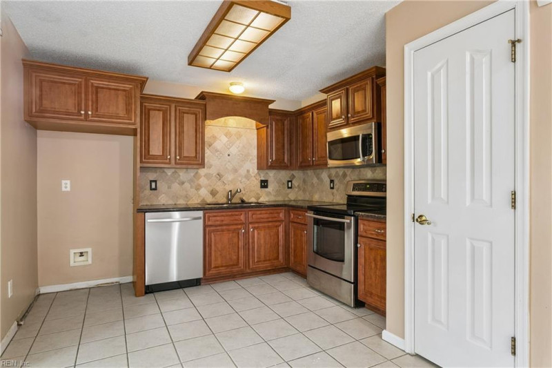 Photo 18 of 46 residential for sale in Newport News virginia