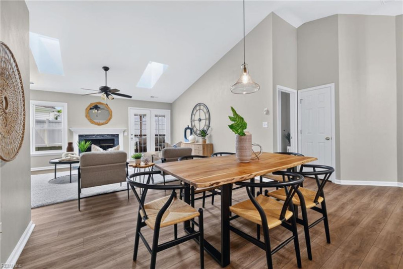 Photo 10 of 32 residential for sale in Virginia Beach virginia