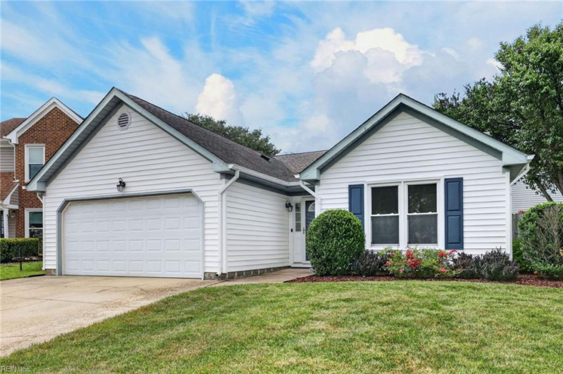 Photo 2 of 32 residential for sale in Virginia Beach virginia