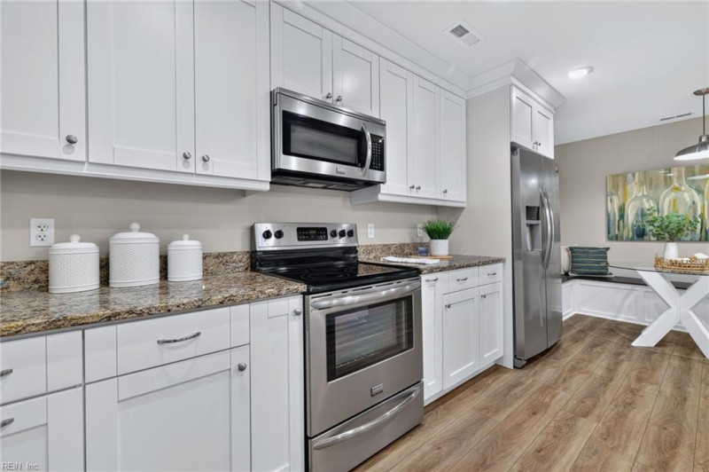 Photo 5 of 32 residential for sale in Virginia Beach virginia