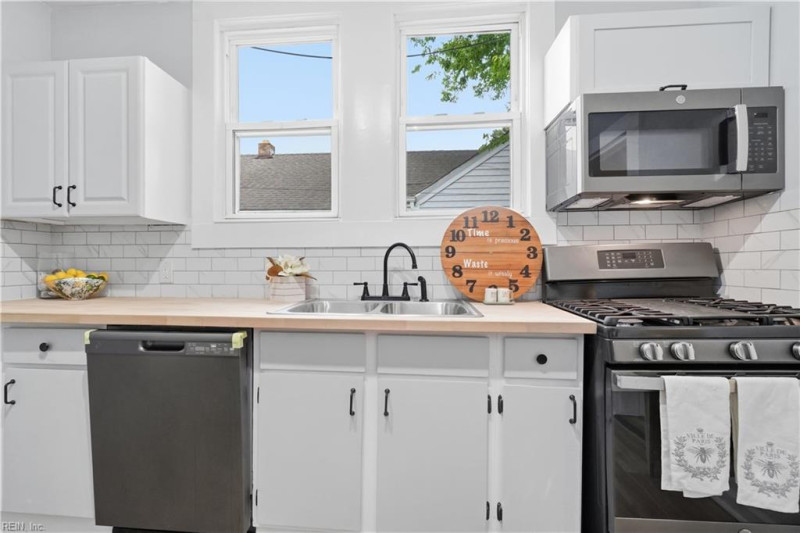 Photo 17 of 32 residential for sale in Norfolk virginia
