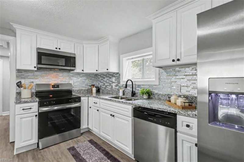 Photo 11 of 28 residential for sale in Virginia Beach virginia