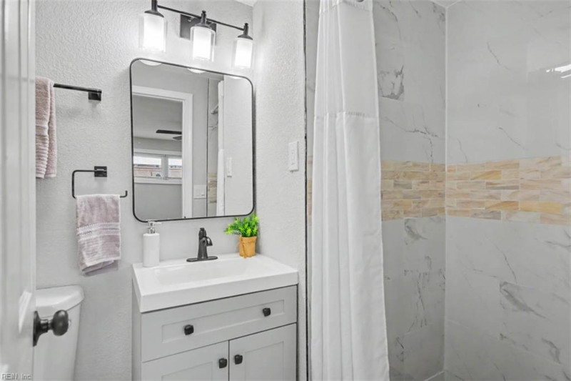 Photo 17 of 28 residential for sale in Virginia Beach virginia