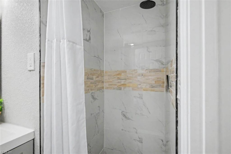 Photo 18 of 28 residential for sale in Virginia Beach virginia
