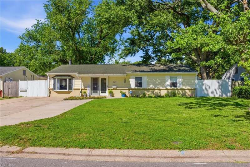 Photo 2 of 27 residential for sale in Virginia Beach virginia