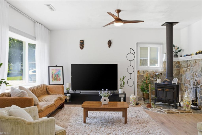 Photo 5 of 27 residential for sale in Virginia Beach virginia