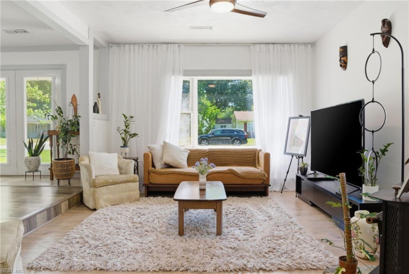 Photo 6 of 27 residential for sale in Virginia Beach virginia