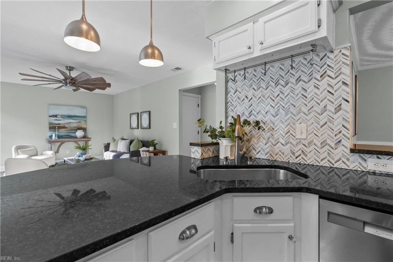 Photo 13 of 48 residential for sale in Virginia Beach virginia