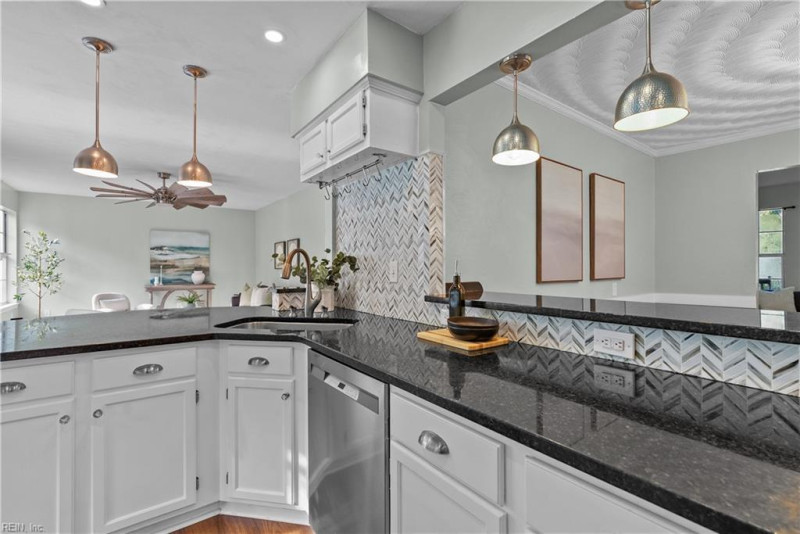Photo 15 of 48 residential for sale in Virginia Beach virginia