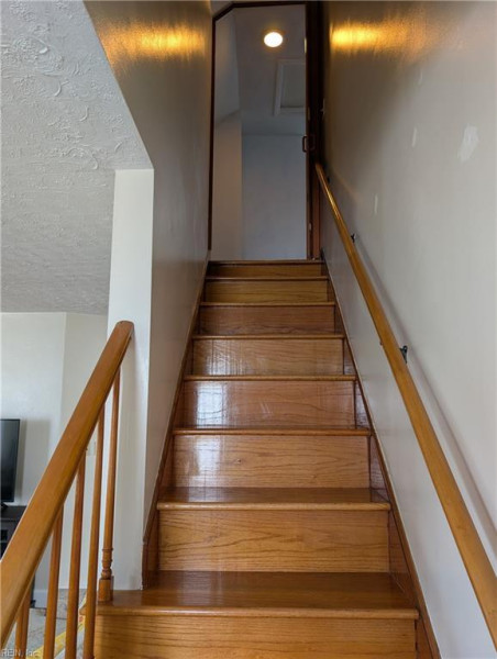 Photo 11 of 15 residential for sale in Hampton virginia