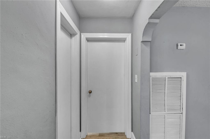 Photo 11 of 24 residential for sale in Chesapeake virginia