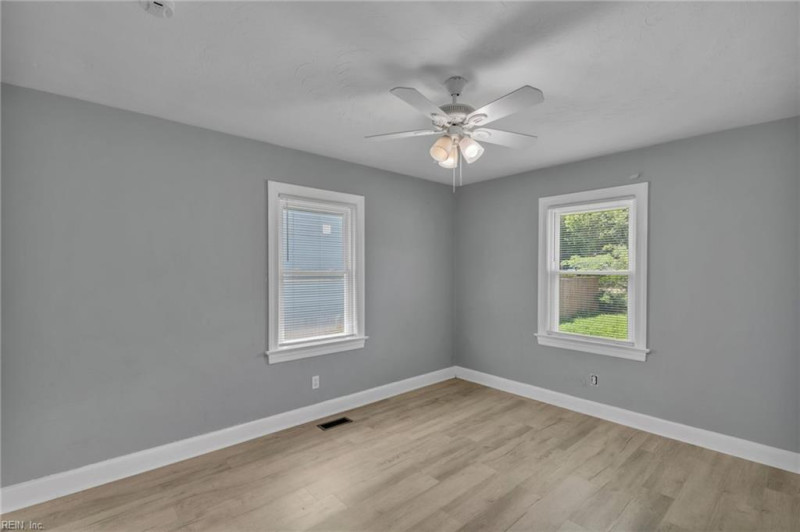 Photo 12 of 24 residential for sale in Chesapeake virginia