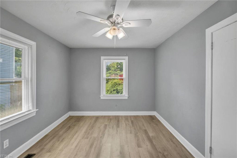 Photo 15 of 24 residential for sale in Chesapeake virginia