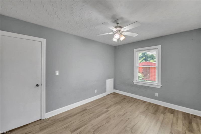 Photo 18 of 24 residential for sale in Chesapeake virginia