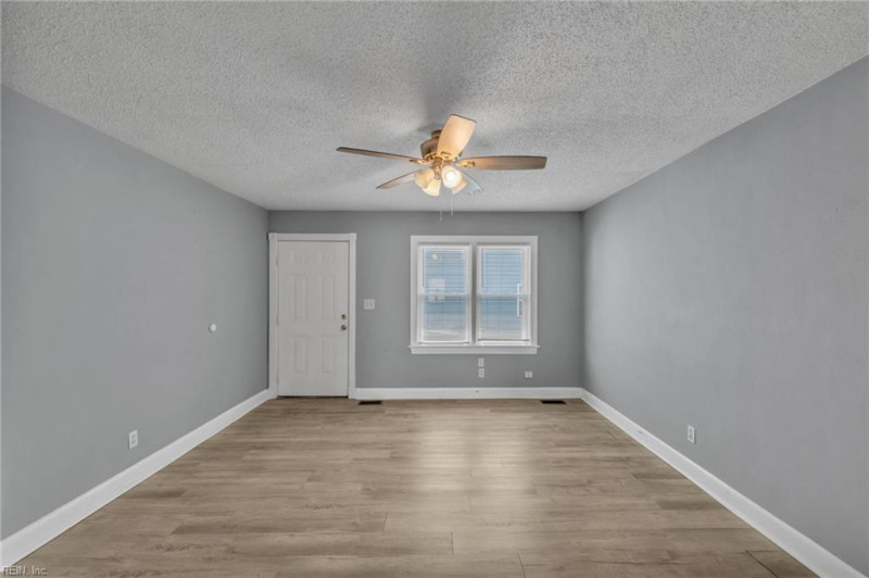 Photo 5 of 24 residential for sale in Chesapeake virginia
