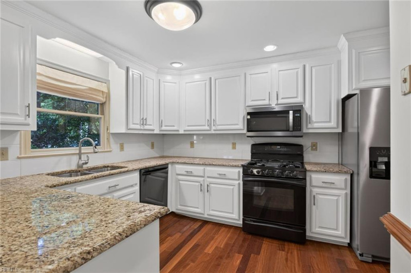 Photo 12 of 50 residential for sale in James City County virginia