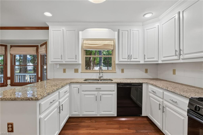 Photo 13 of 50 residential for sale in James City County virginia