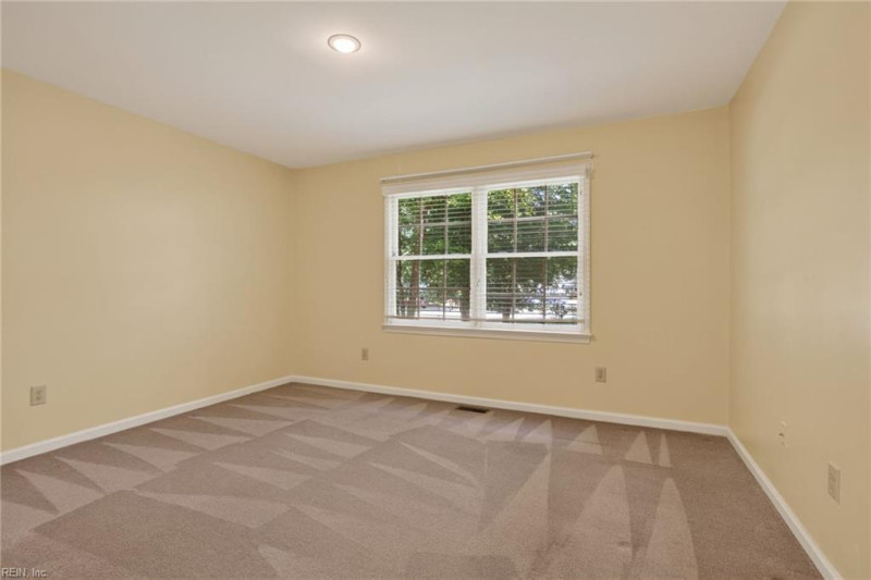 Photo 25 of 50 residential for sale in James City County virginia