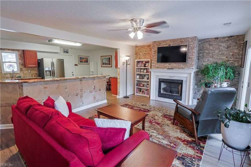 Photo 10 of 29 residential for sale in Chesapeake virginia