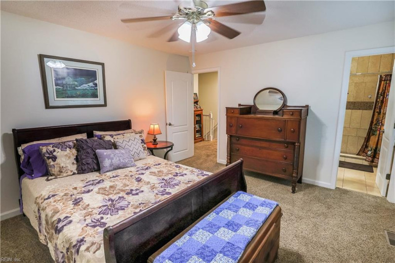 Photo 18 of 29 residential for sale in Chesapeake virginia