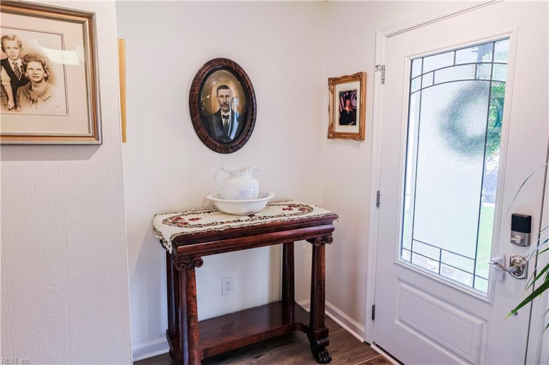 Photo 3 of 29 residential for sale in Chesapeake virginia
